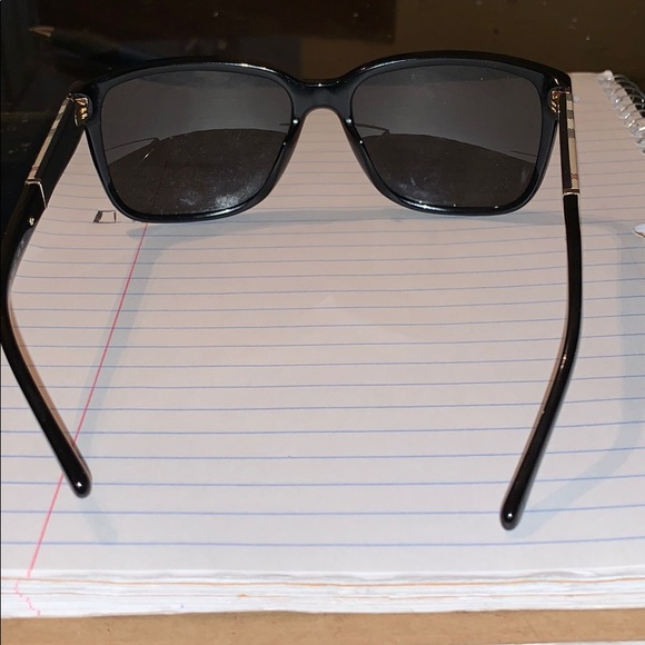 Burberry sunglasses - Picture 2 of 8